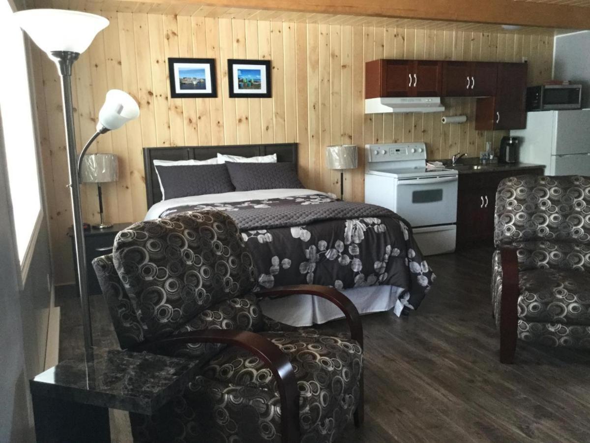 Mackenzie & Motel Shelburne