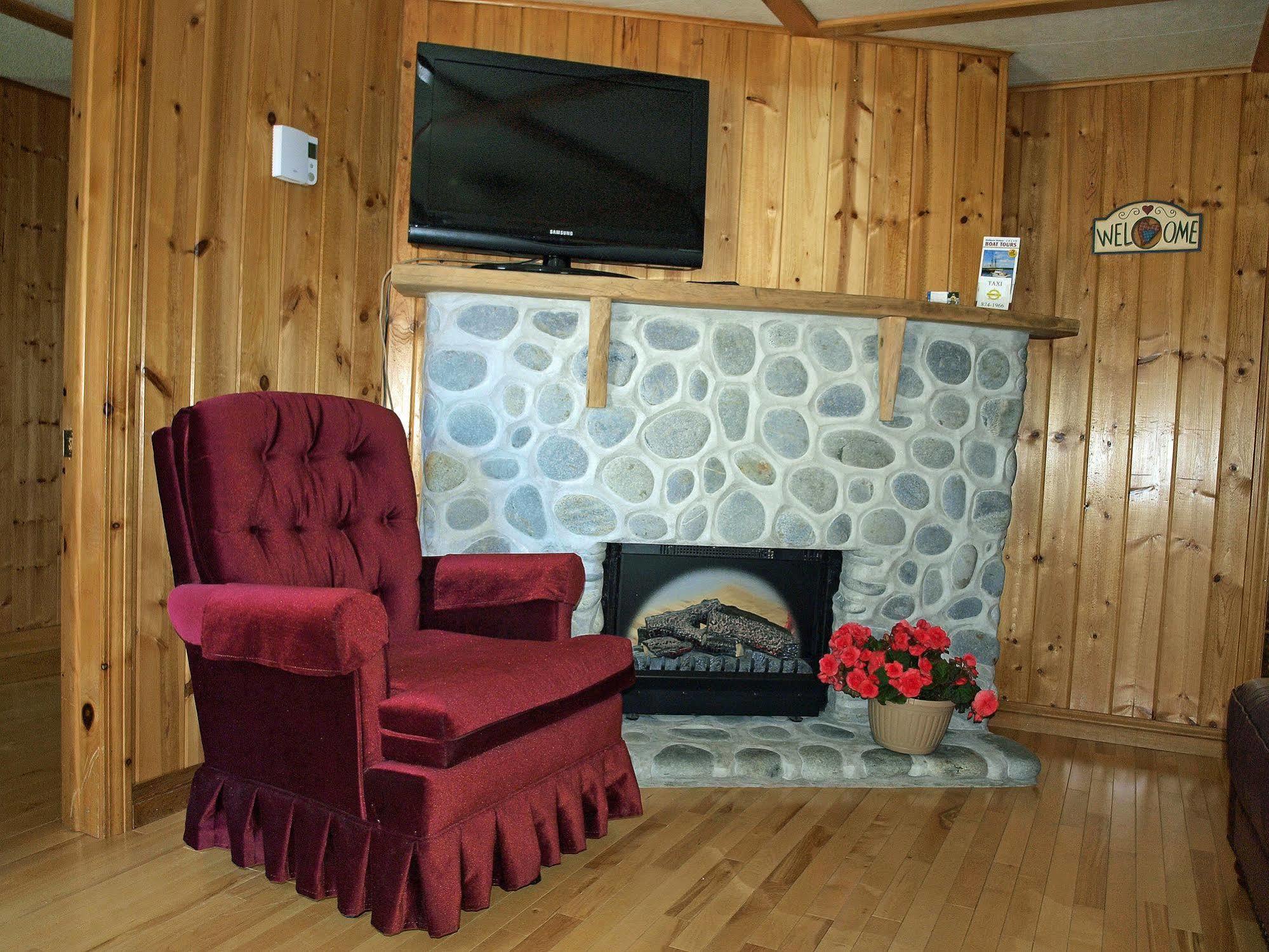 Mackenzie & Motel 3*